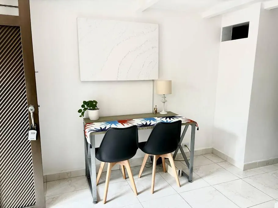 Apartamento Cerca Al Poblado ميديلين شقة
