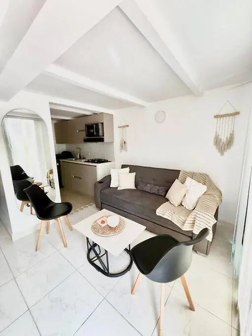 Apartamento Cerca Al Poblado Медельин
