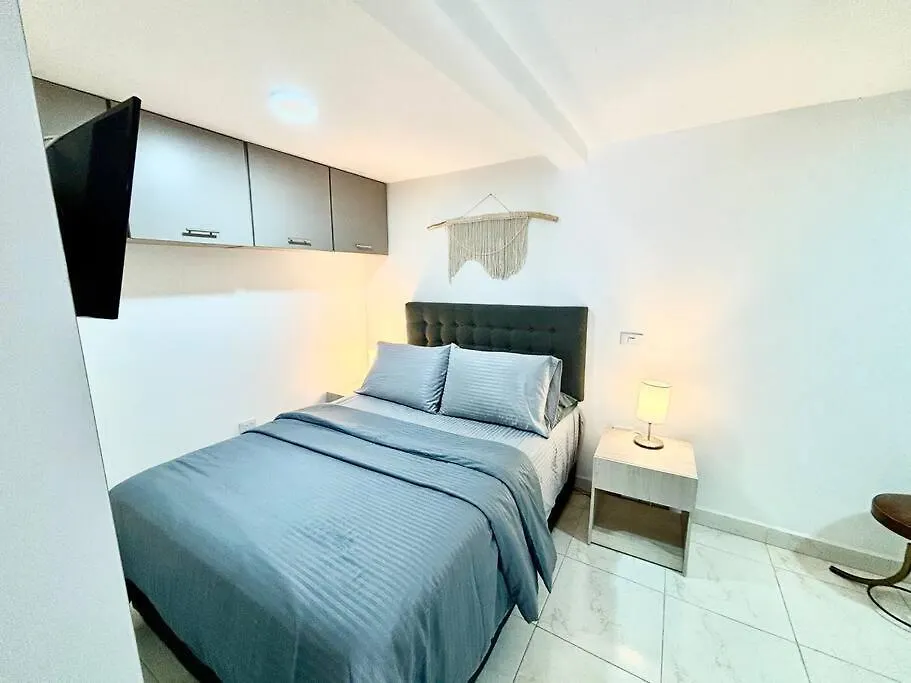 Апартаменты Apartamento Cerca Al Poblado Медельин
