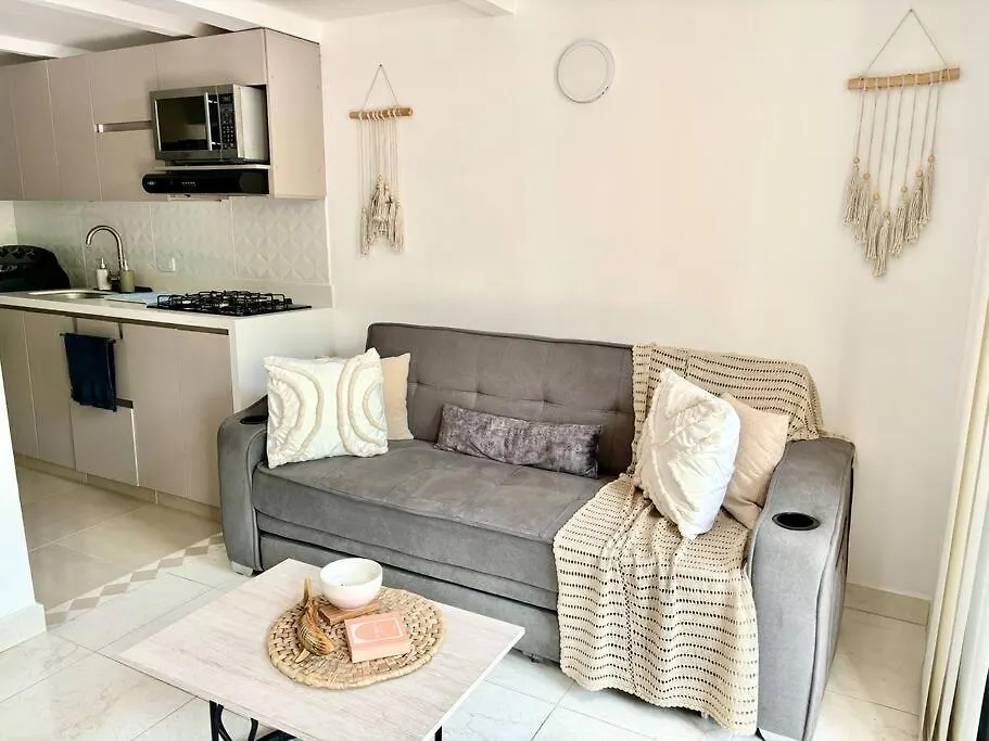 Apartamento Cerca Al Poblado Медельин